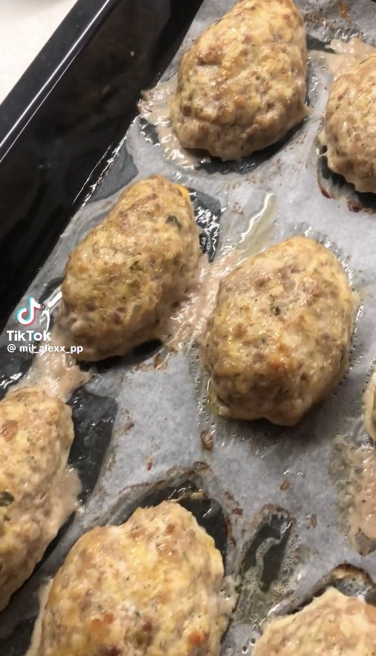 Смажити не потрібно: як приготувати смачні котлети по-німецьки (відео)